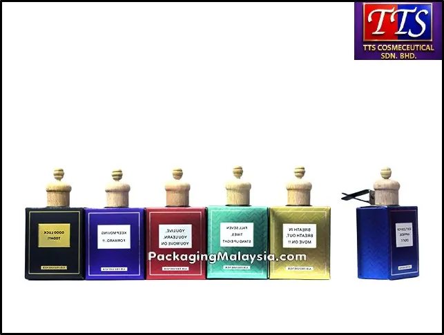 Kotak botol minyak wangi kereta berwarna